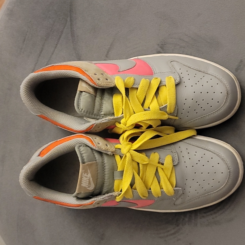 Nike low top dunks women's size 8.5